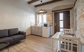 Apartments Nesatcium Pula